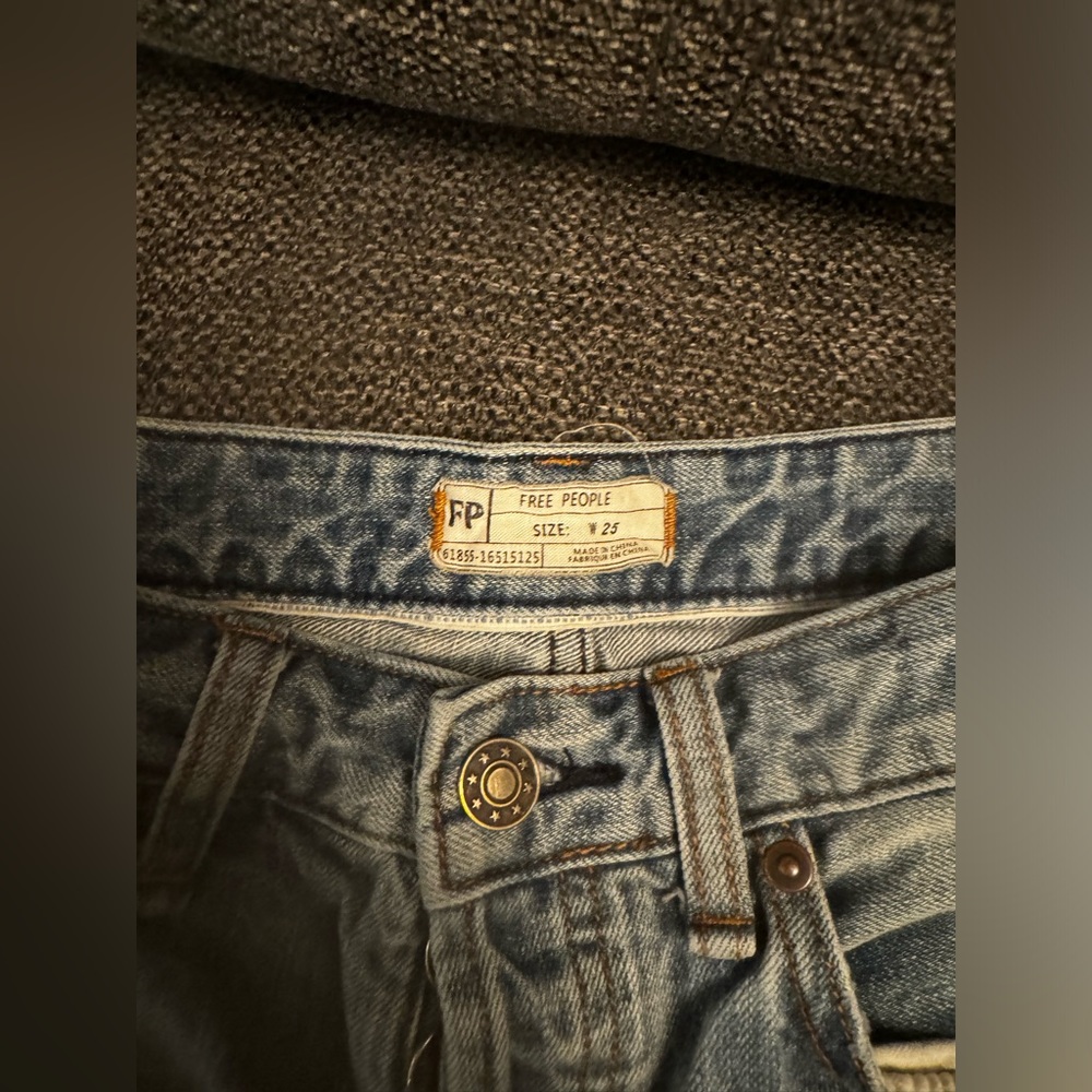 High Waisted FREE PEOPLE Shorts - Picture 3 of 3